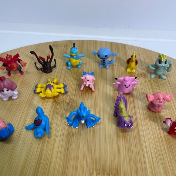Pokemon Mini Figures 1" Characters 2000s R/L.W Figurines Gumball Lot of 21 - Picture 3 of 8